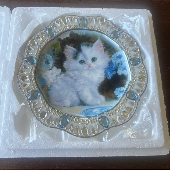 The Bradford Exchange Blue Eyed Beauty Kitten Collector Plates 7.7-inches 2017 - Picture 10 of 10